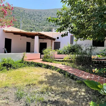 בית נופש Casa Bouganville Pollara