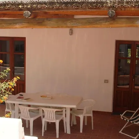 Casa Bouganville בית נופש Pollara